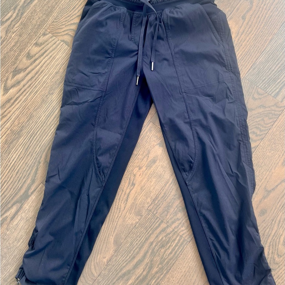 Lululemon Black Studio Mid-Rise Cropped Pant